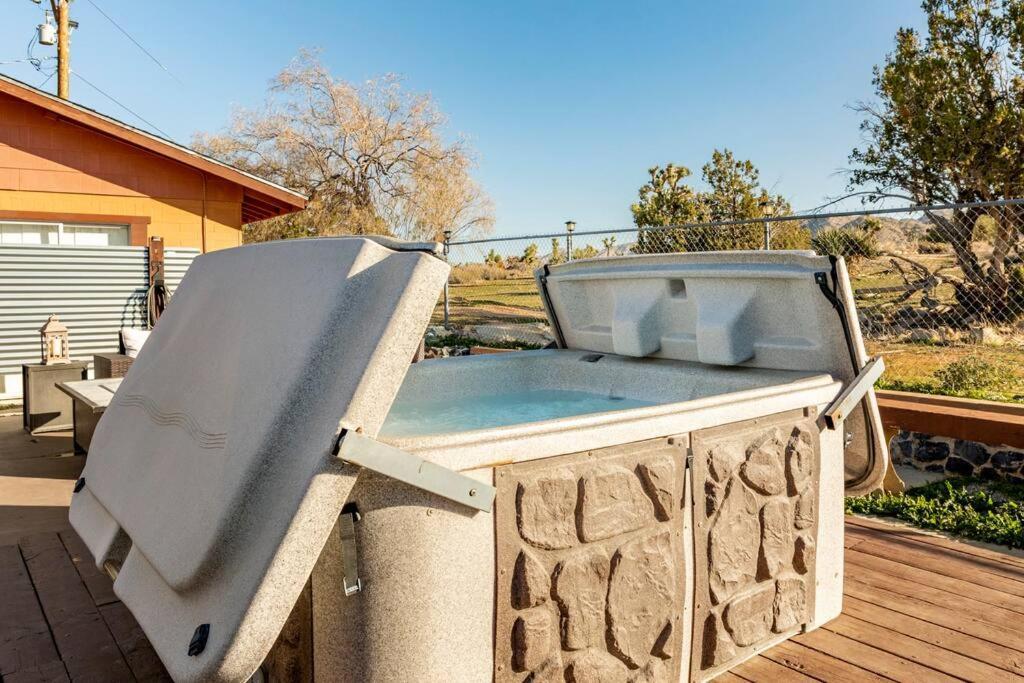 Jt'S Star Catcher Cabin - Hot Tub Yucca Valley Exterior photo